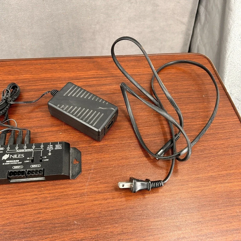 Niles‎ MSU250 Infrared Repeater System Hub with Power Supply for A/V Components